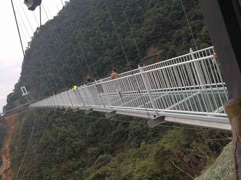 玻璃吊橋